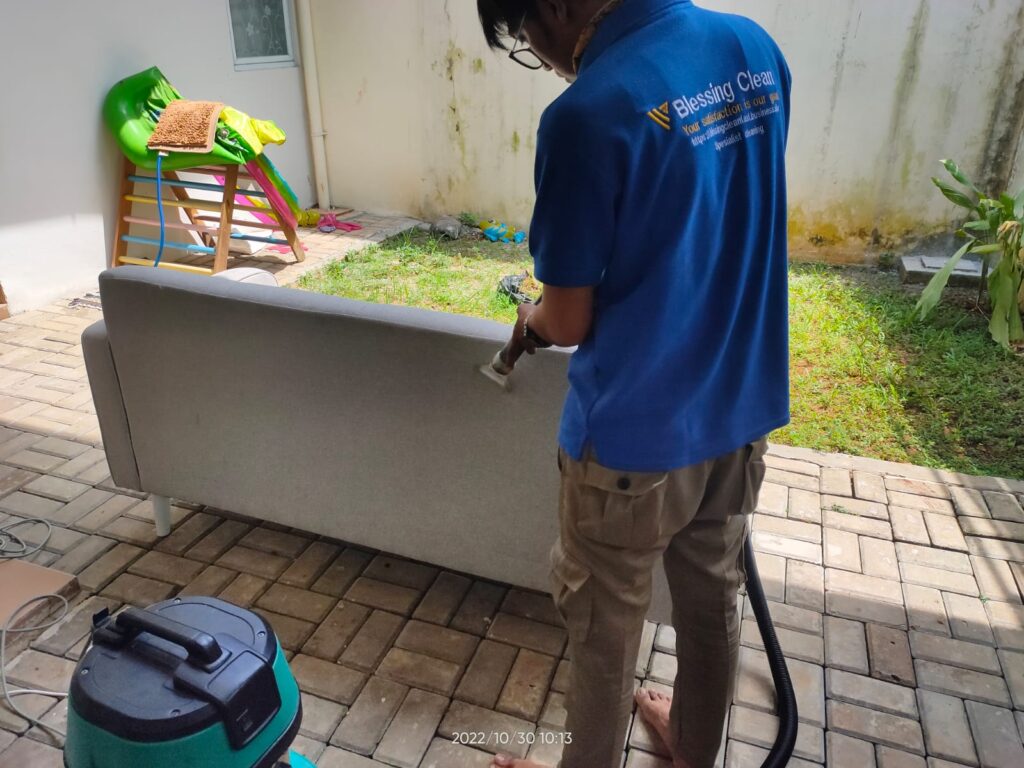 Jasa Cuci Sofa Dan Spring Bed No. 1 Di Pejaten Barat – Blessing Clean